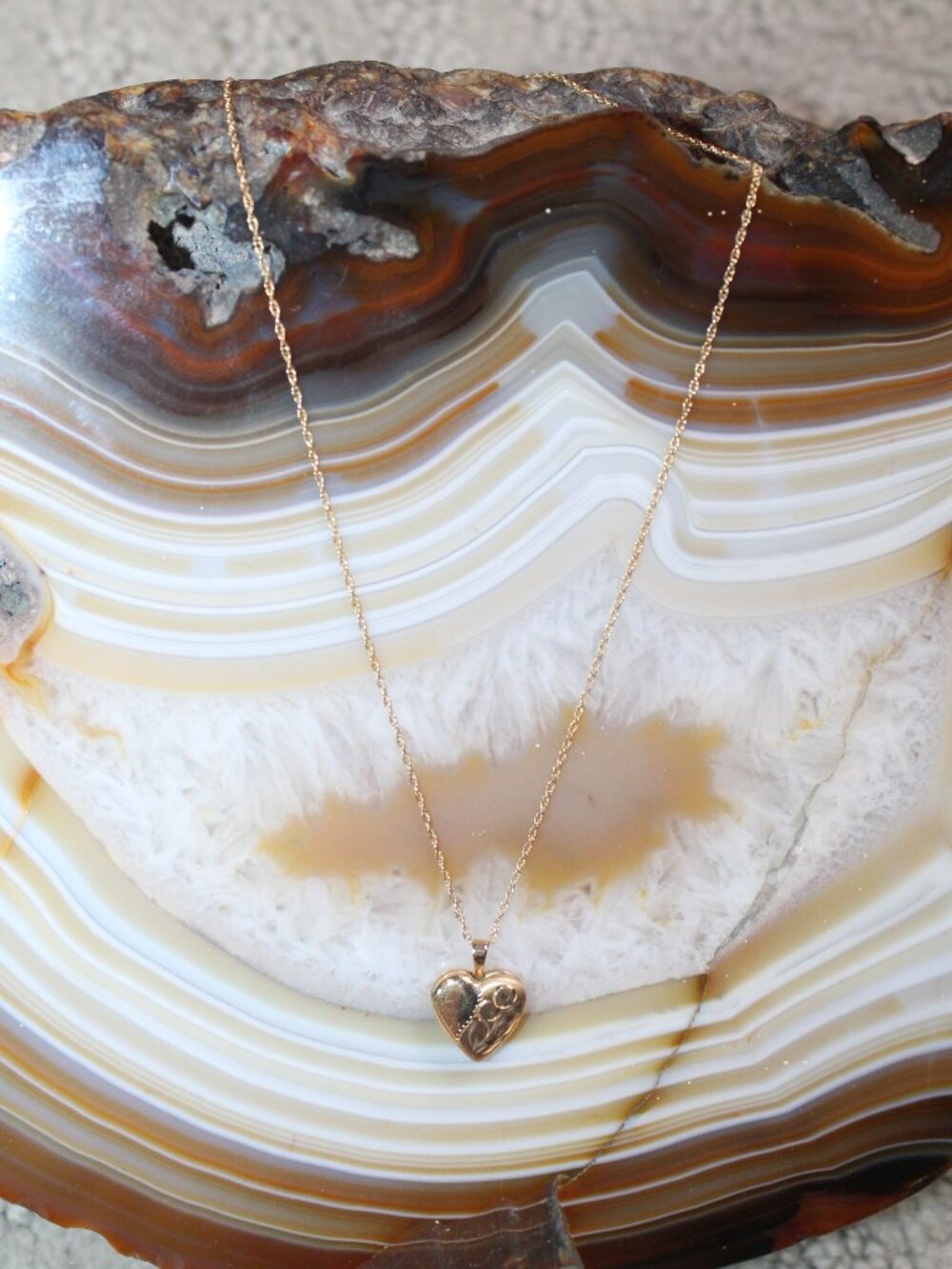 14K Gold Heart-Shaped Locket Necklace 1.68g Floral Engraved Pendant